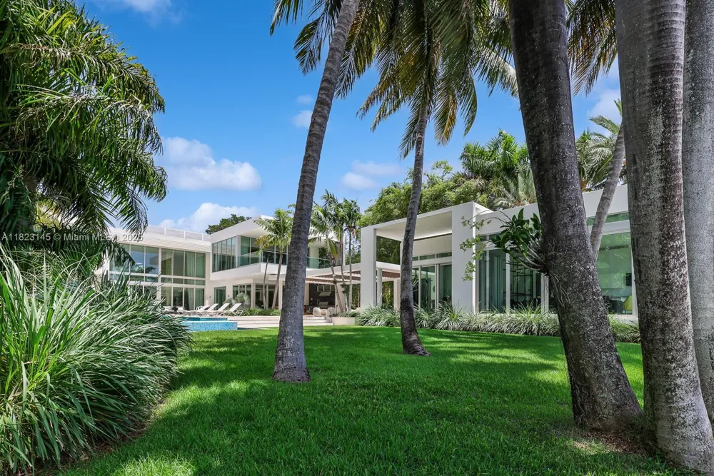 30 Palm Ave Miami Beach, FL 33139