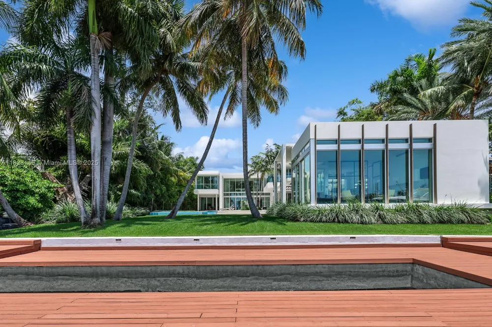 30 Palm Ave Miami Beach, FL 33139