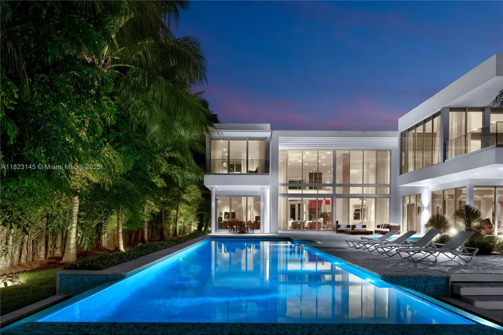 30 Palm Ave Miami Beach, FL 33139