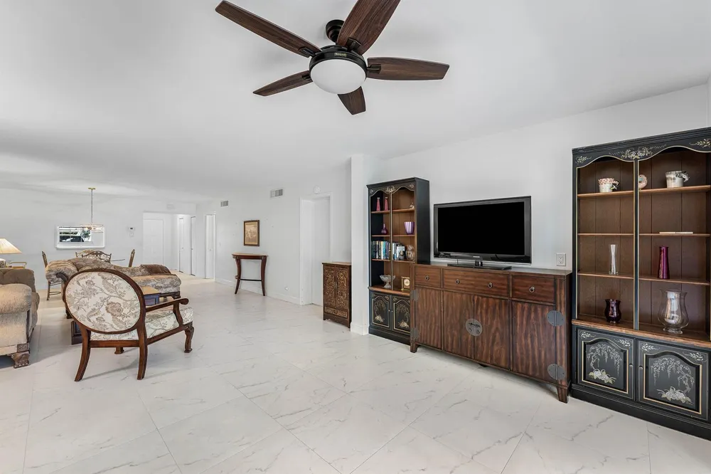 250 JOHN F KENNEDY DRIVE #107 Atlantis, FL 33462
