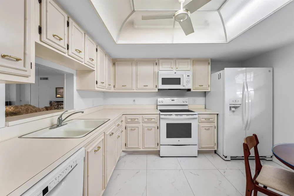 250 JOHN F KENNEDY DRIVE #107 Atlantis, FL 33462