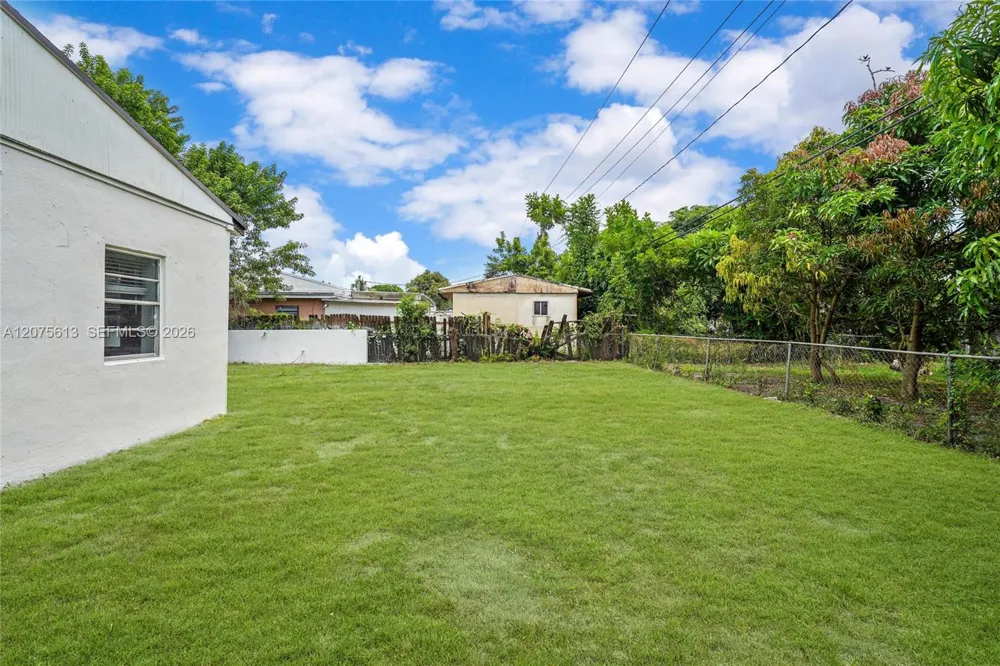 360 NW 179th Ter Miami Gardens, FL 33169