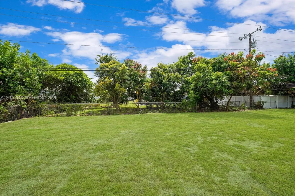 360 NW 179th Ter Miami Gardens, FL 33169