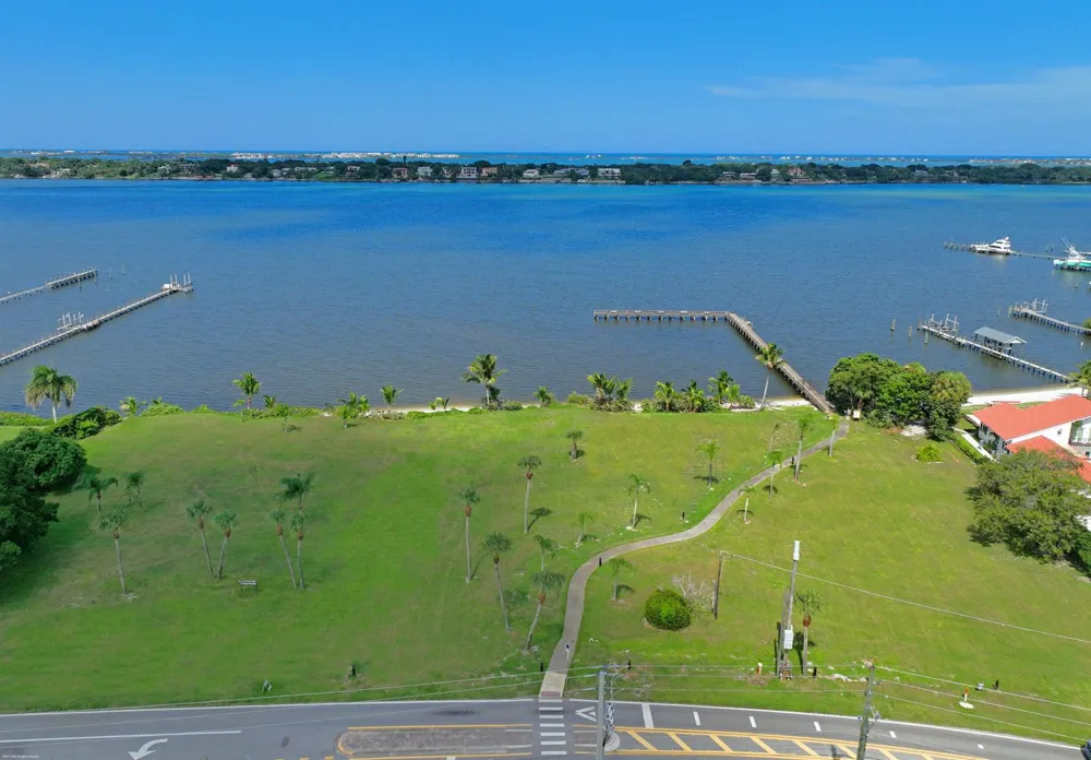 1800 SE SAINT LUCIE BOULEVARD #6-201 Stuart, FL 34996