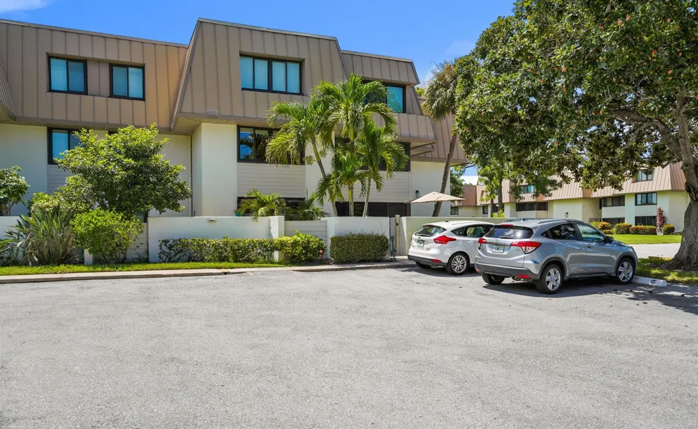 1800 SE SAINT LUCIE BOULEVARD #6-201 Stuart, FL 34996