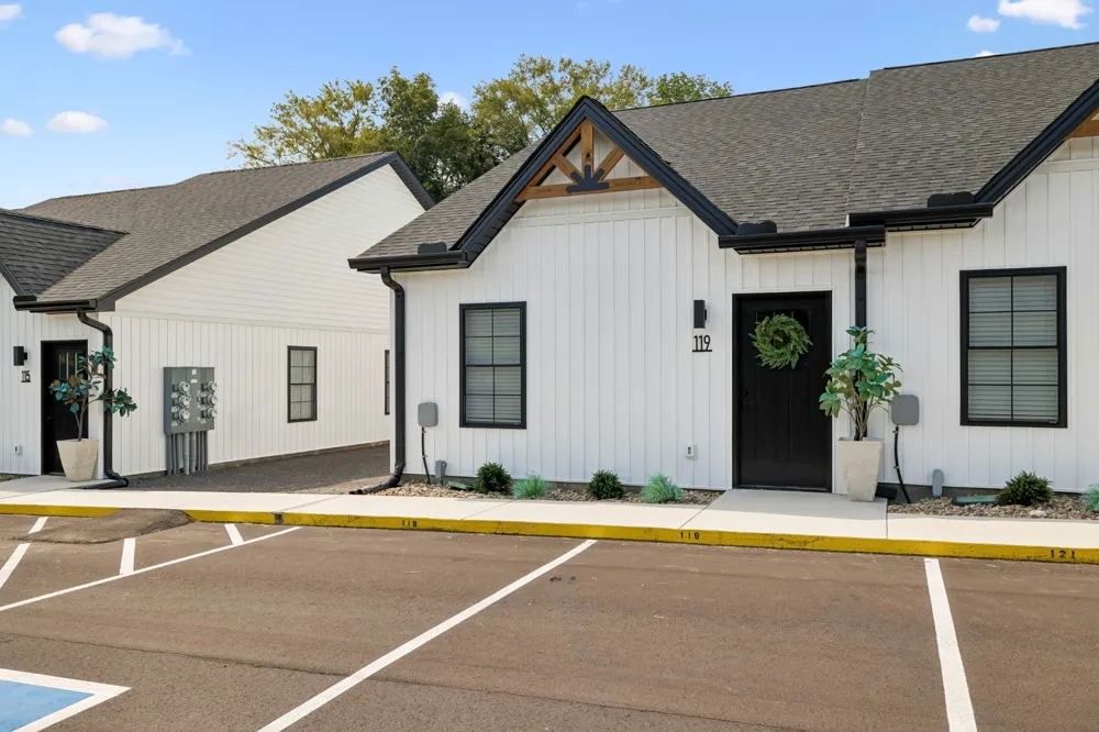 121 Deer Valley Drive E Gordonsville, TN 38563