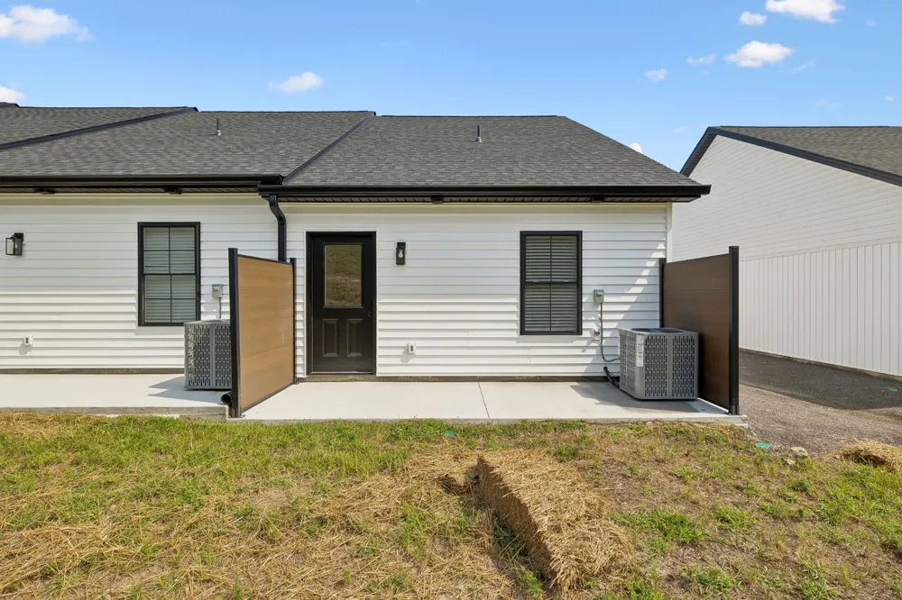 121 Deer Valley Drive E Gordonsville, TN 38563