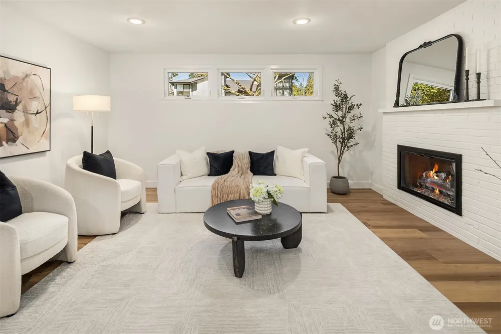 8820 194th Street SW Edmonds, WA 98026
