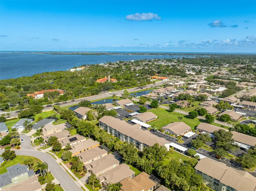 7301 29TH AVENUE DRIVE W #201 Bradenton, FL 34209