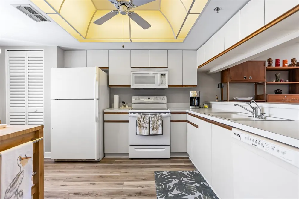 7301 29TH AVENUE DRIVE W #201 Bradenton, FL 34209