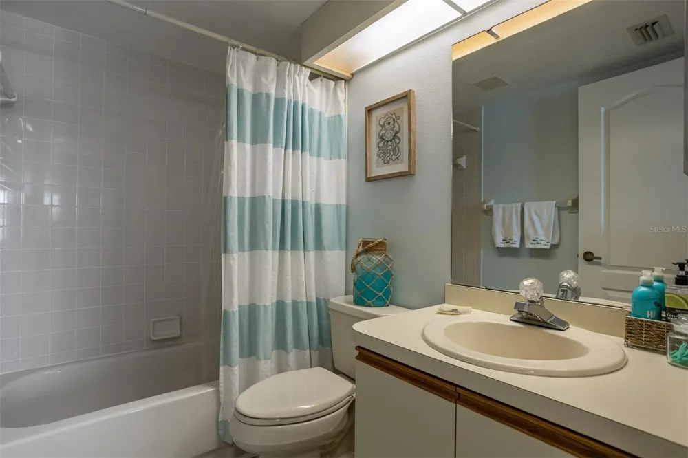 7301 29TH AVENUE DRIVE W #201 Bradenton, FL 34209