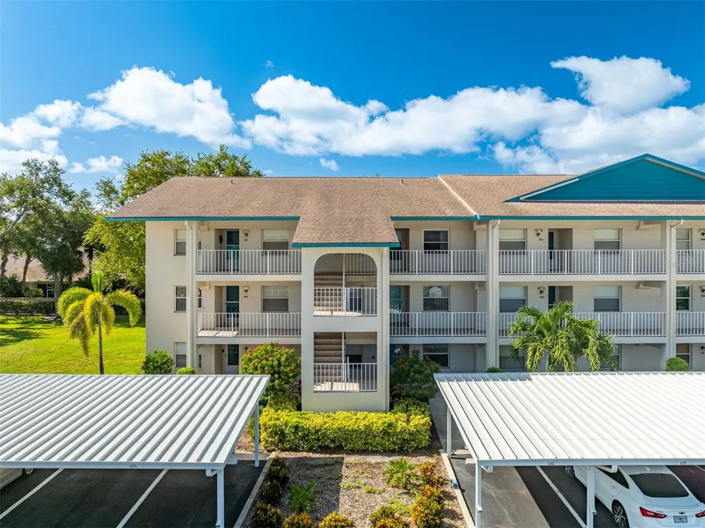 7301 29TH AVENUE DRIVE W #201 Bradenton, FL 34209