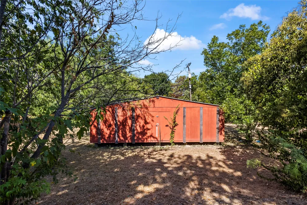 909 Robertson Road Grand Prairie, TX 75050