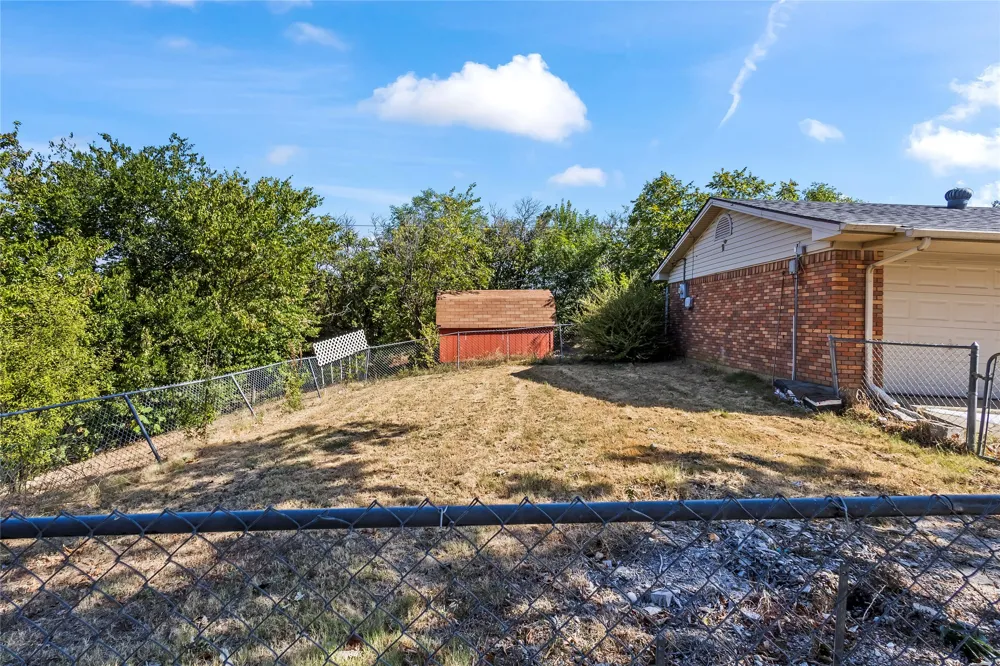 909 Robertson Road Grand Prairie, TX 75050
