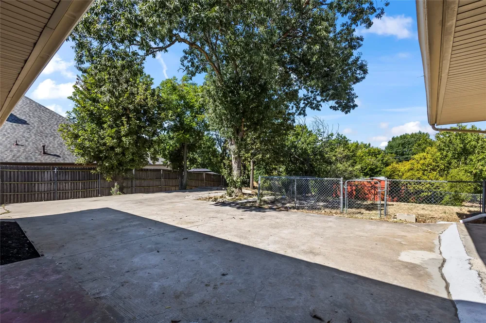 909 Robertson Road Grand Prairie, TX 75050