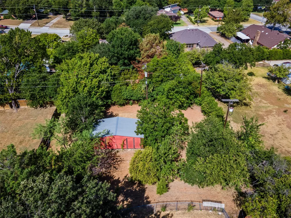 909 Robertson Road Grand Prairie, TX 75050