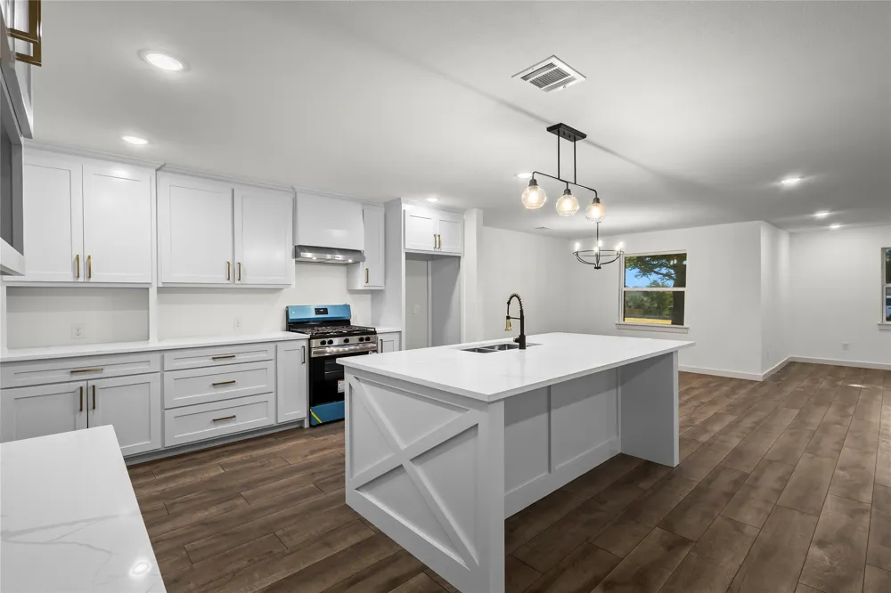 909 Robertson Road Grand Prairie, TX 75050