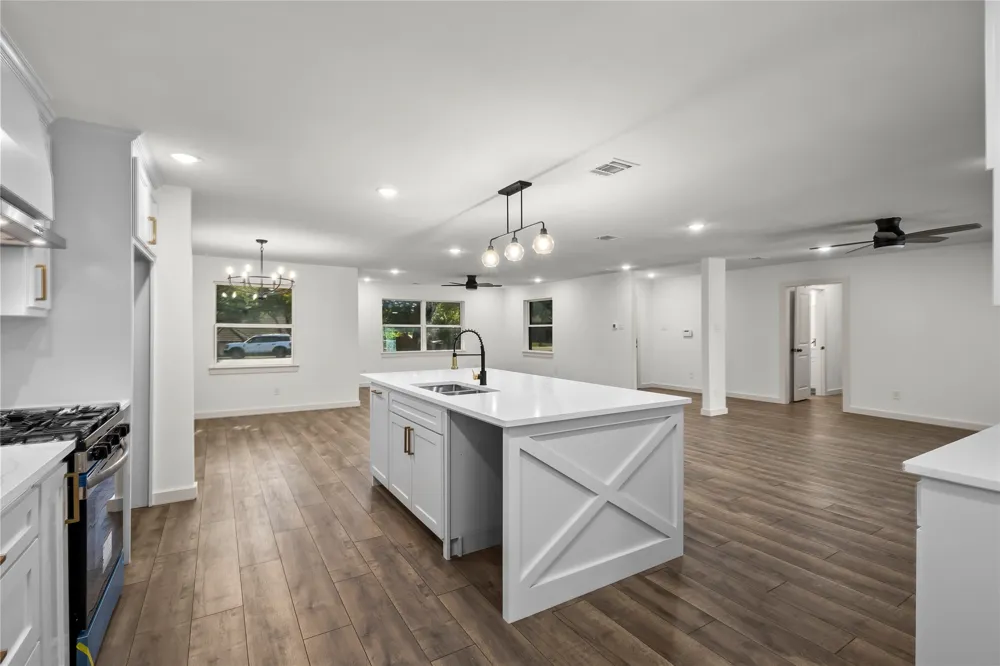 909 Robertson Road Grand Prairie, TX 75050
