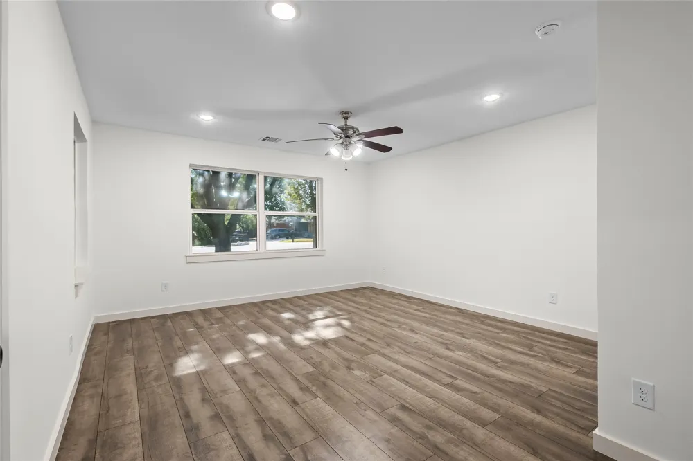 909 Robertson Road Grand Prairie, TX 75050