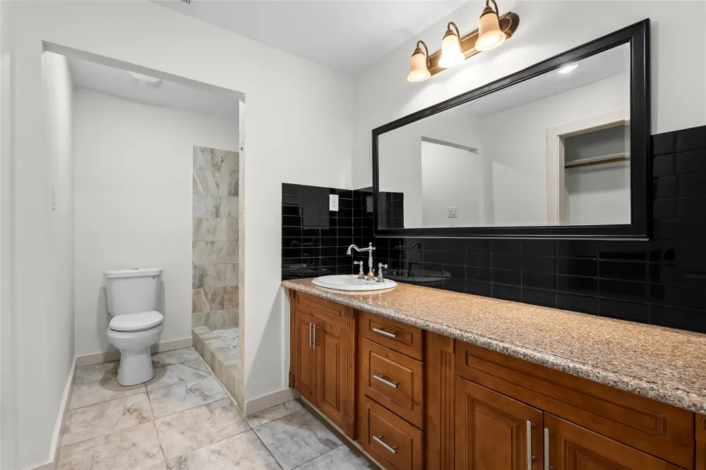 909 Robertson Road Grand Prairie, TX 75050