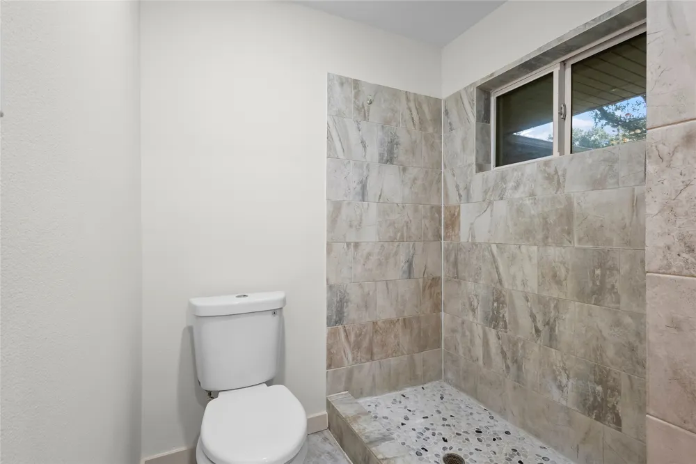 909 Robertson Road Grand Prairie, TX 75050