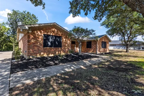 909 Robertson Road