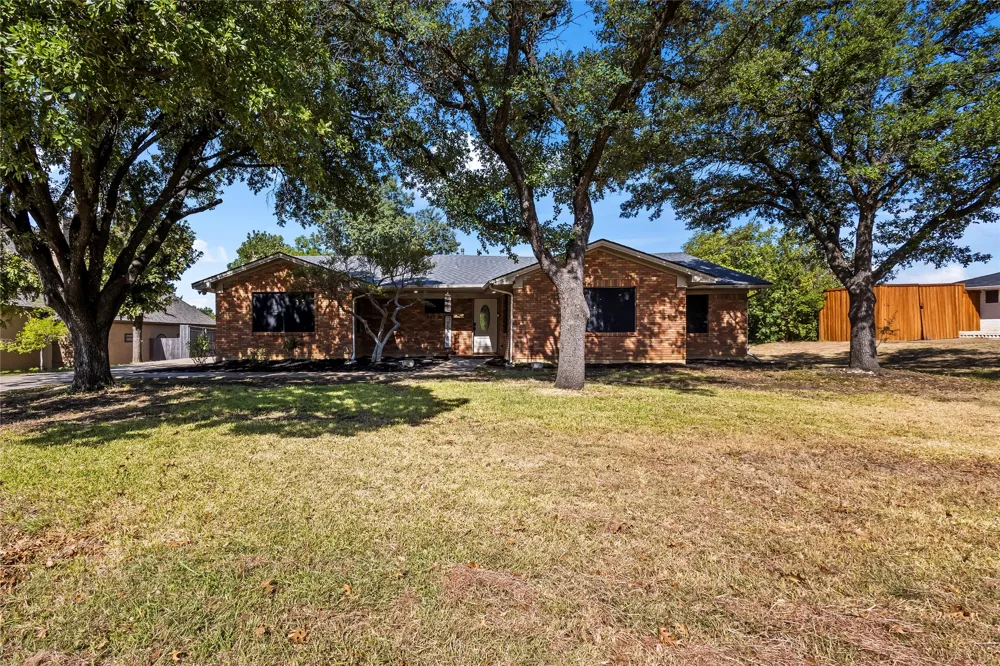 909 Robertson Road Grand Prairie, TX 75050