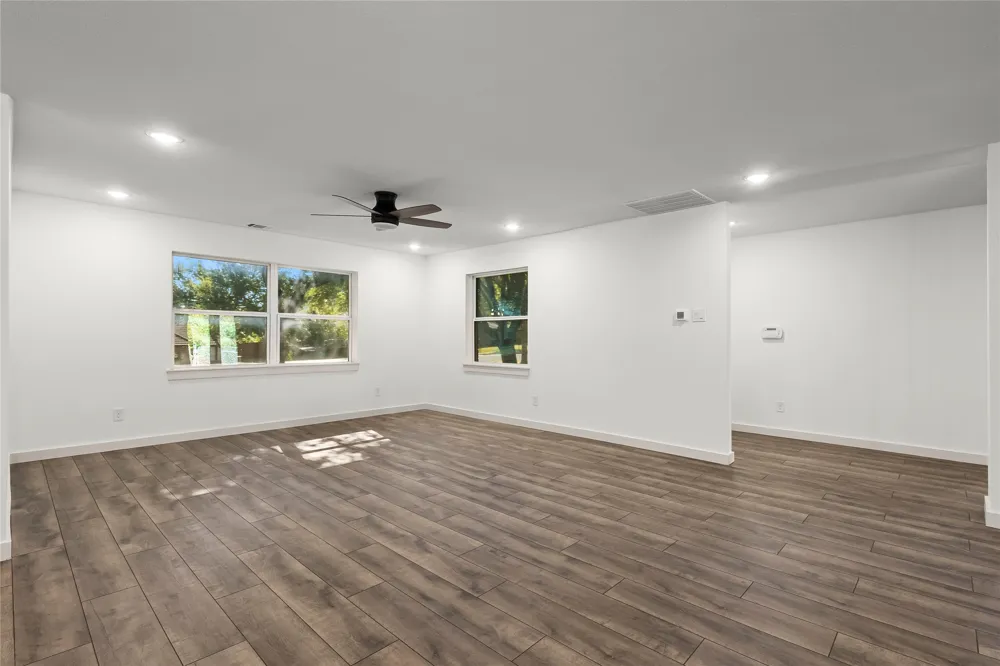 909 Robertson Road Grand Prairie, TX 75050