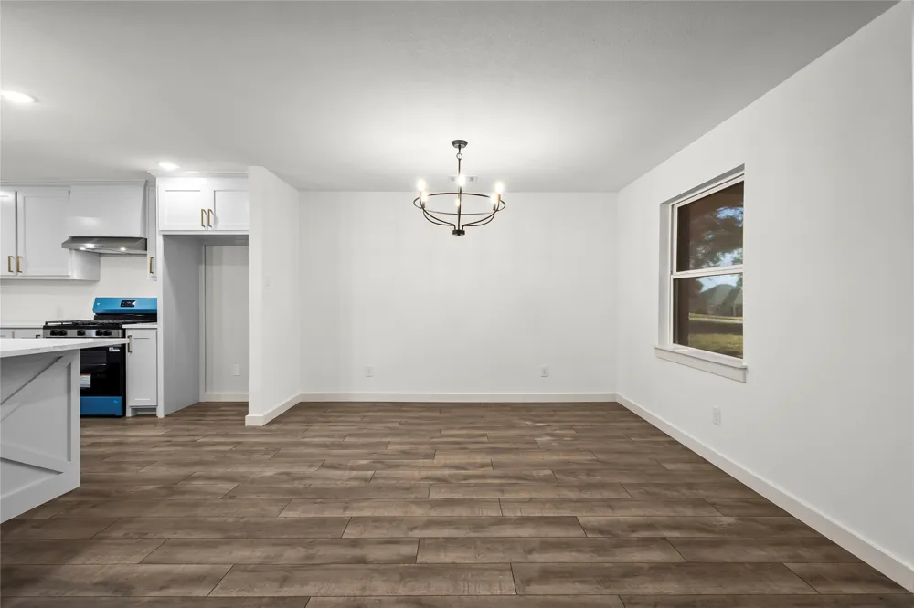 909 Robertson Road Grand Prairie, TX 75050