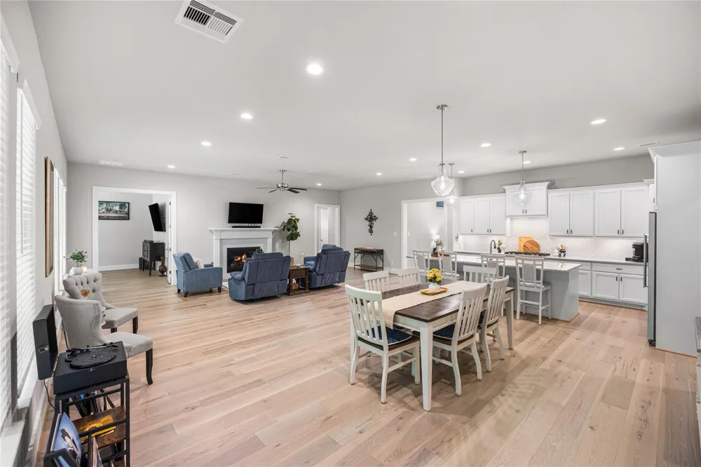 8927 Catamaran Way Montgomery, TX 77316