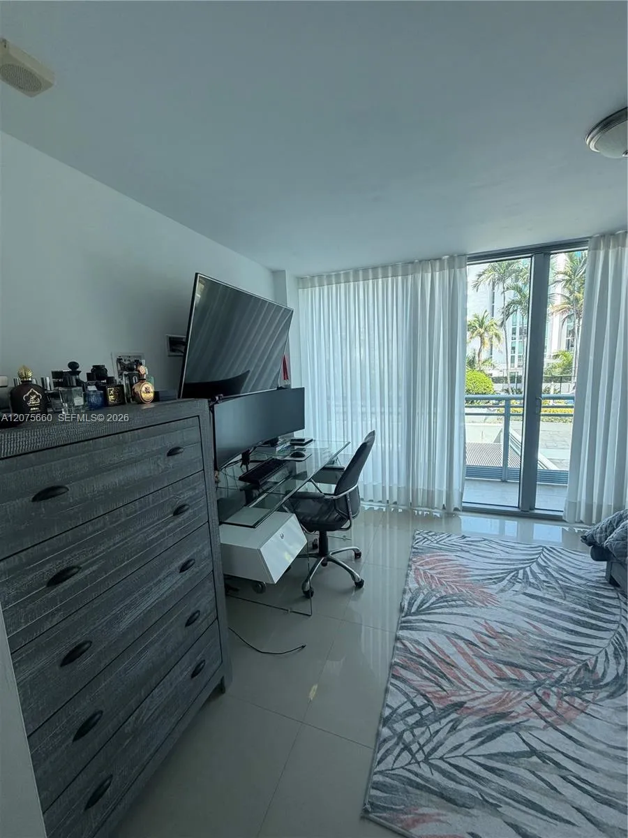 2950 NE 188th St #325 Aventura, FL 33180