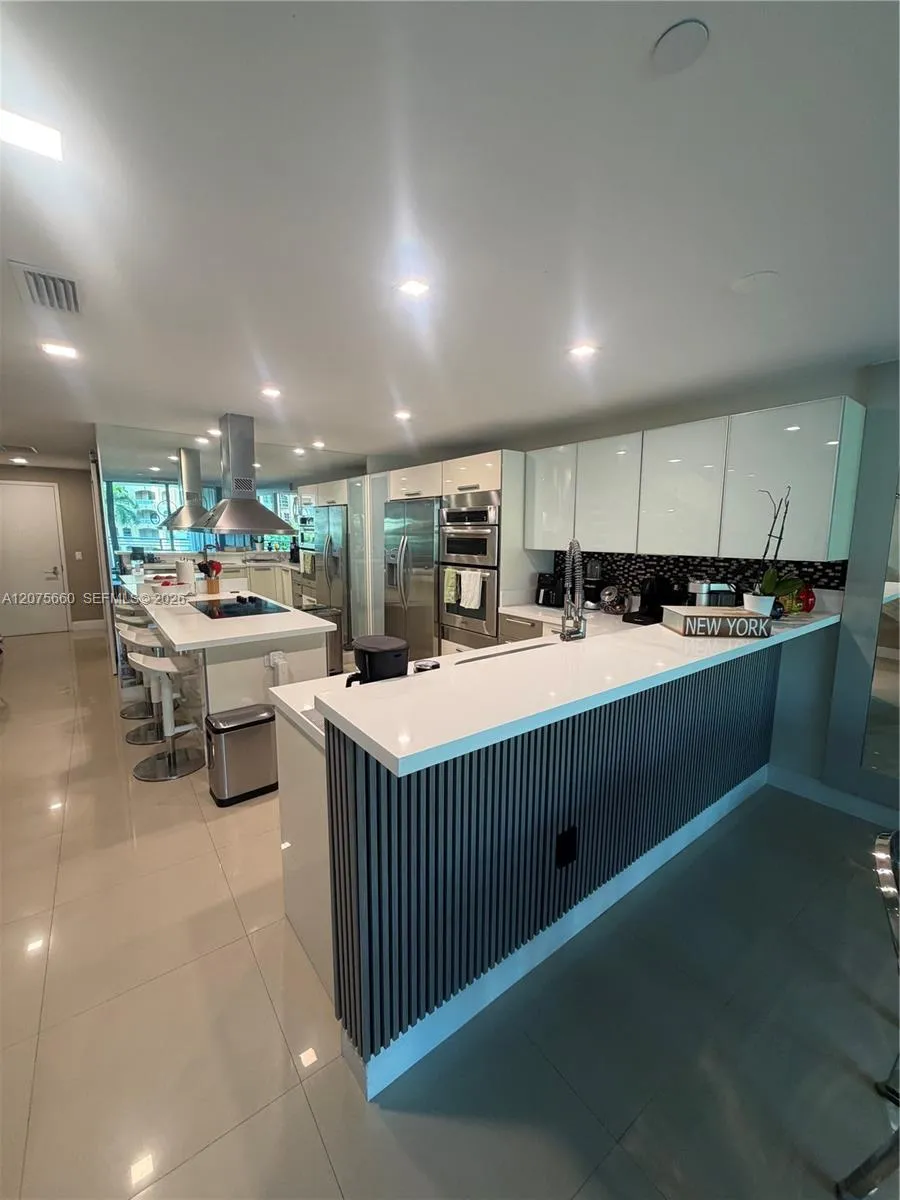 2950 NE 188th St #325 Aventura, FL 33180