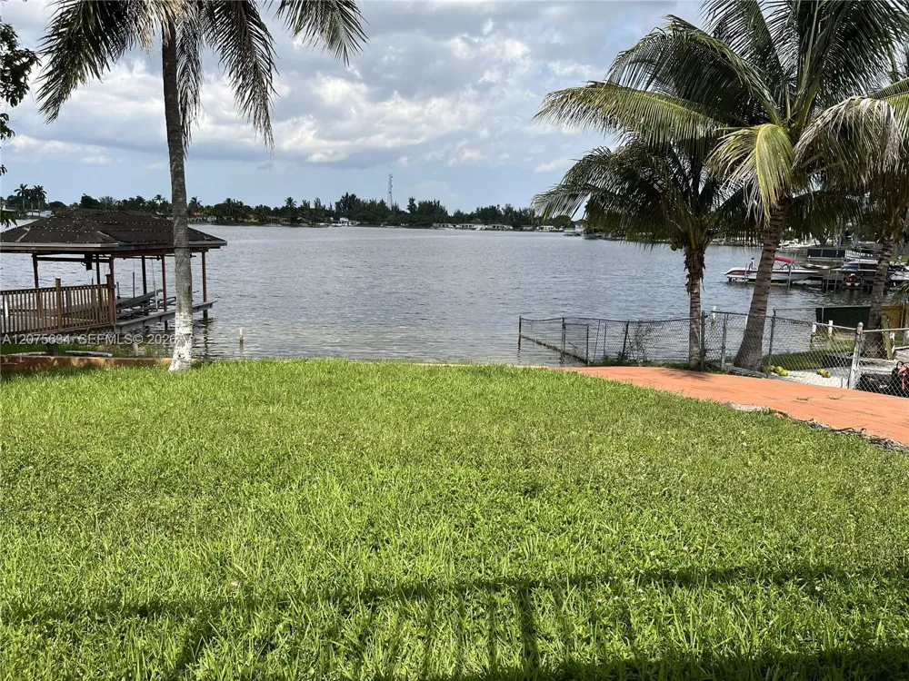 18105 NW 81st Ct Hialeah, FL 33015