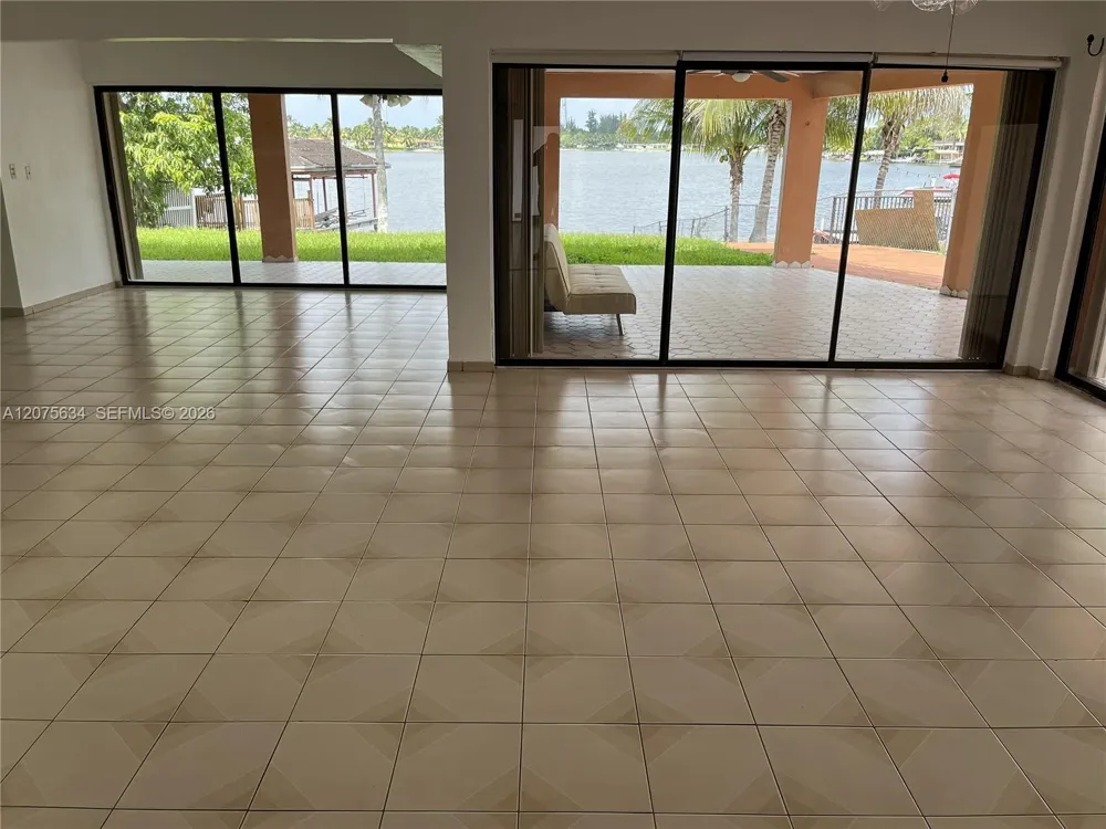 18105 NW 81st Ct Hialeah, FL 33015