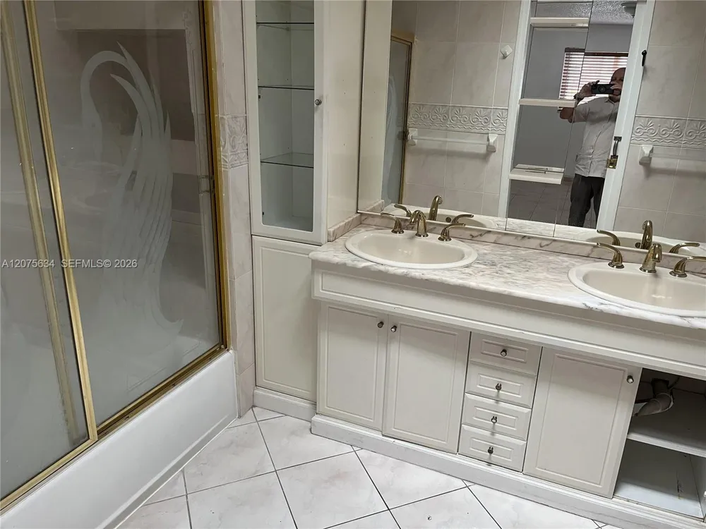 18105 NW 81st Ct Hialeah, FL 33015