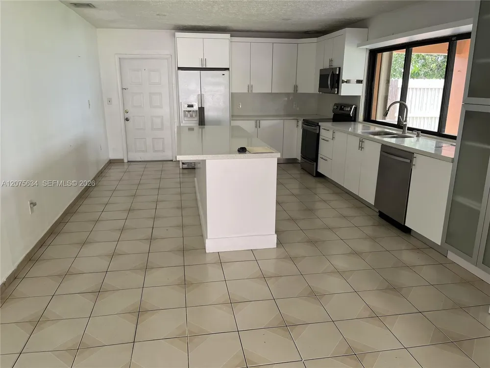 18105 NW 81st Ct Hialeah, FL 33015