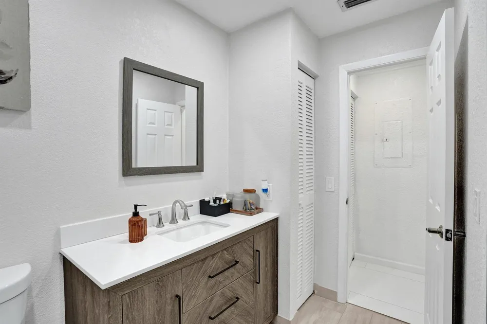 7387 NW 34th Street Lauderhill, FL 33319