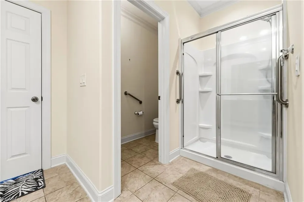 5252 Esher Drive Walkertown, NC 27051