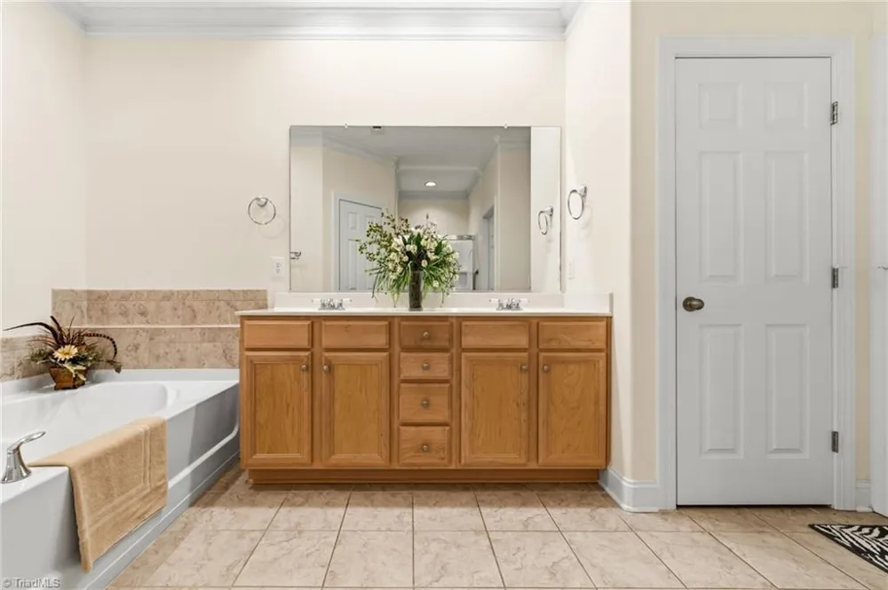 5252 Esher Drive Walkertown, NC 27051