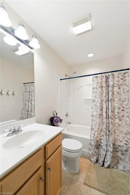 5252 Esher Drive Walkertown, NC 27051