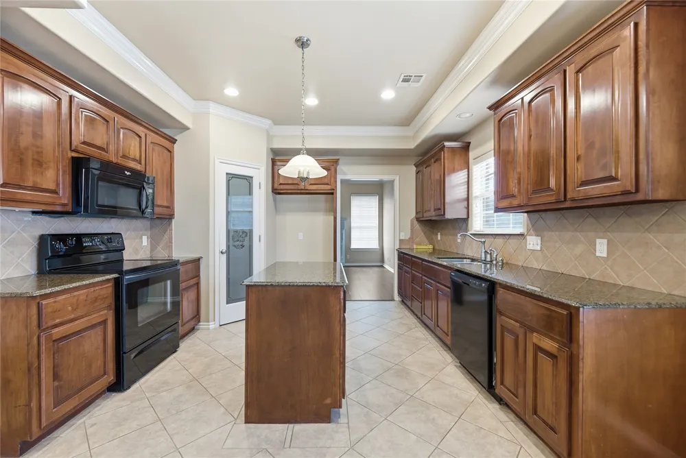 2505 S 10th Street Broken Arrow, OK 74012