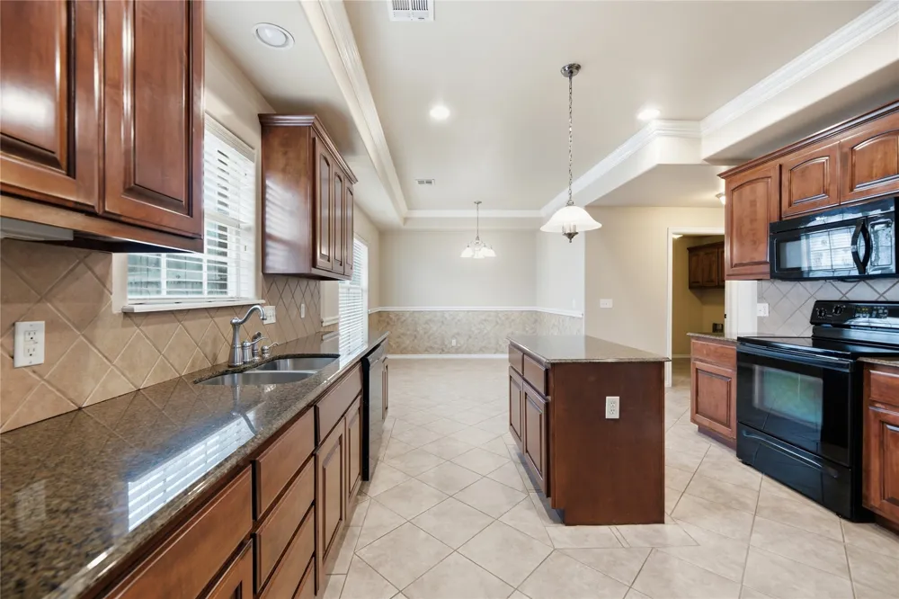 2505 S 10th Street Broken Arrow, OK 74012
