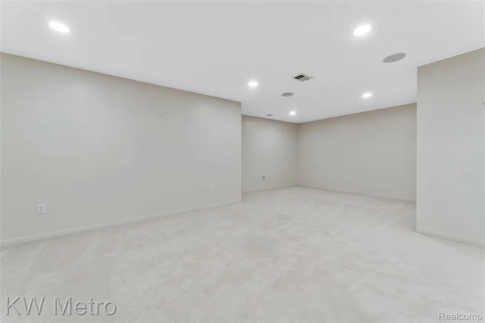 41874 Cantebury Drive Novi City, MI 48377