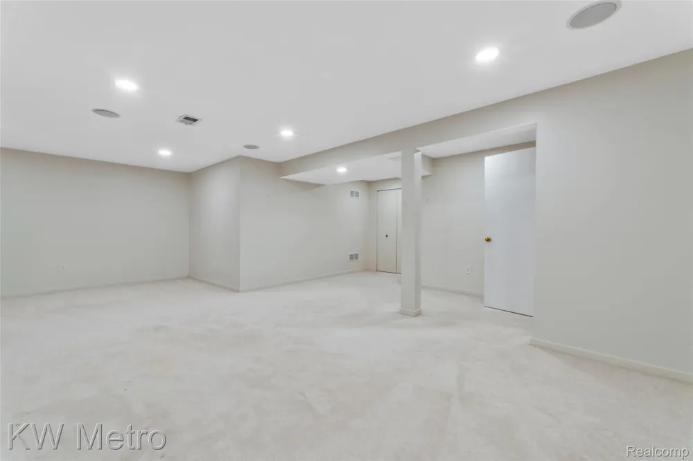 41874 Cantebury Drive Novi City, MI 48377