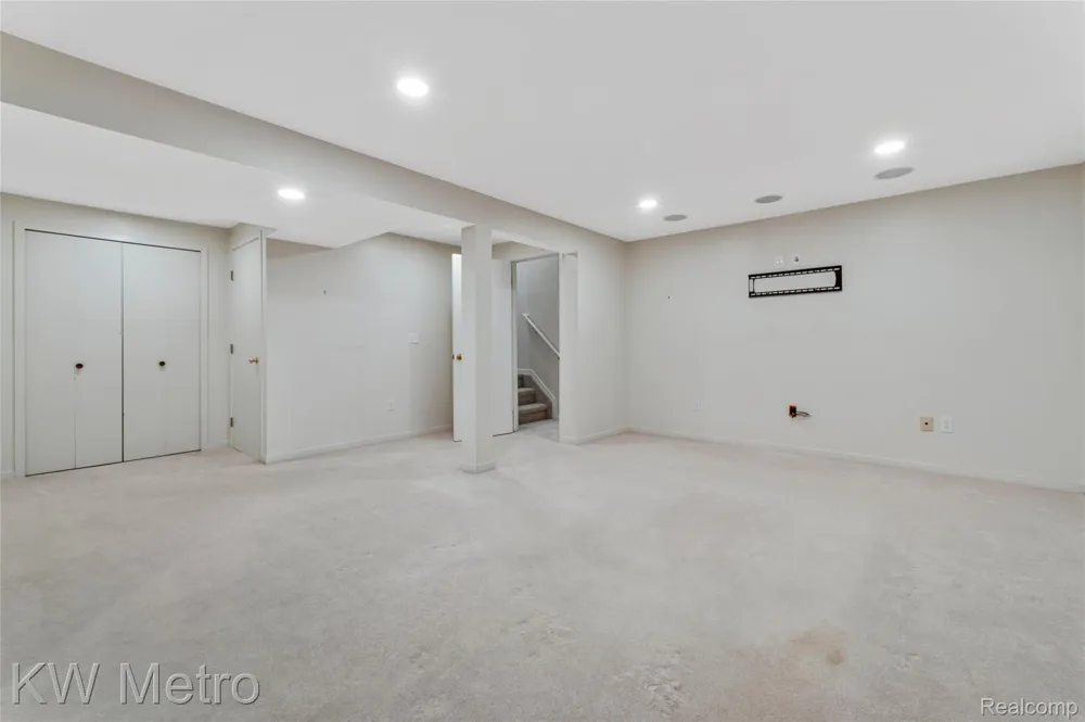 41874 Cantebury Drive Novi City, MI 48377