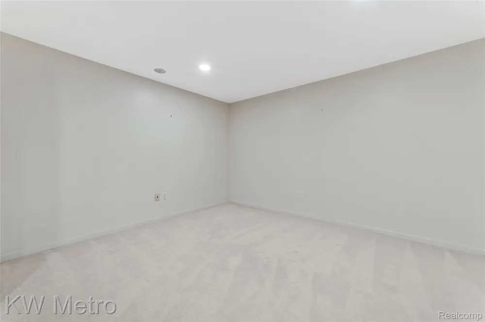 41874 Cantebury Drive Novi City, MI 48377