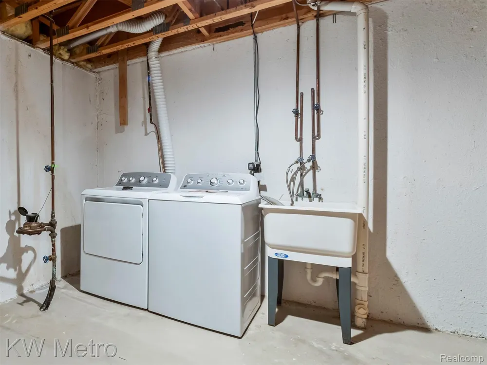 41874 Cantebury Drive Novi City, MI 48377