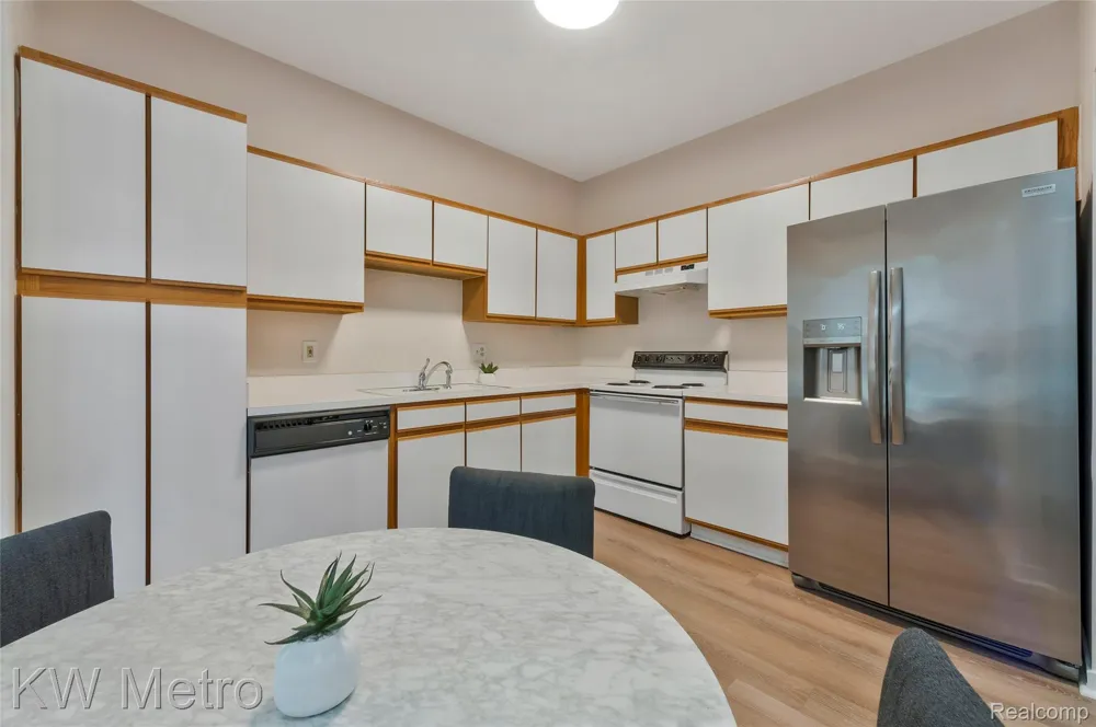 41874 Cantebury Drive Novi City, MI 48377
