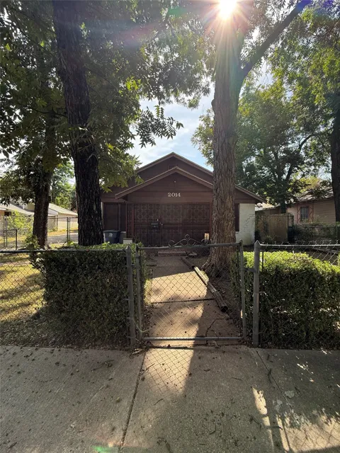 2014 Arizona Avenue
