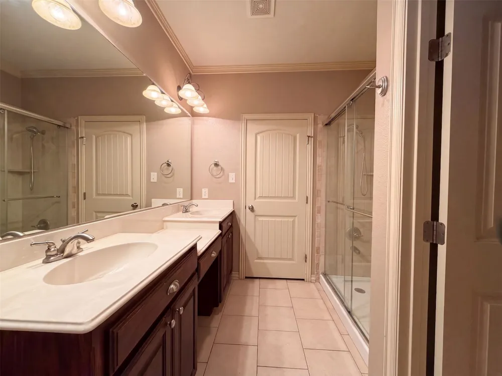 5107 Chesterfield Place Arlington, TX 76017